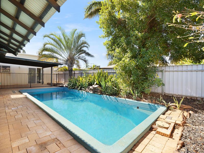 64 Campbell Crescent, Baynton