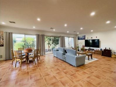 15 Cordata St, Canning Vale WA 6155