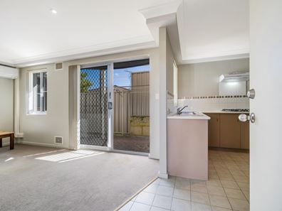 2/329 Sevenoaks Street, Cannington WA 6107