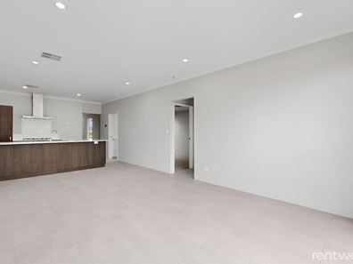 135 Badgerup Ave, Lakelands WA 6180