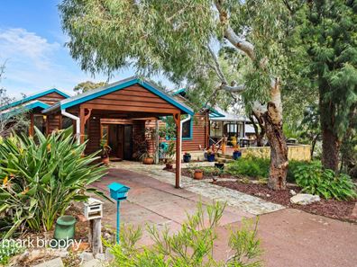 1 Mortlock Street, Hamilton Hill WA 6163