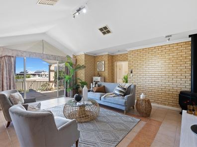 40 Diamond Drive, Ocean Reef WA 6027
