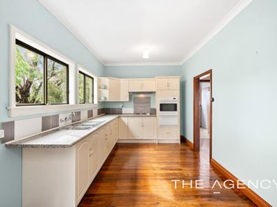 16 McKenzie Road, Shoalwater WA 6169