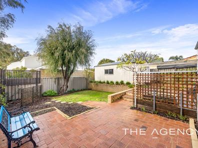 16 McKenzie Road, Shoalwater WA 6169
