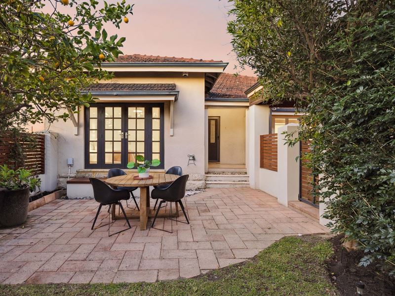 138 Grand Promenade, Bedford
