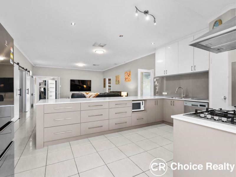 31 Peterborough Circle, North Lake
