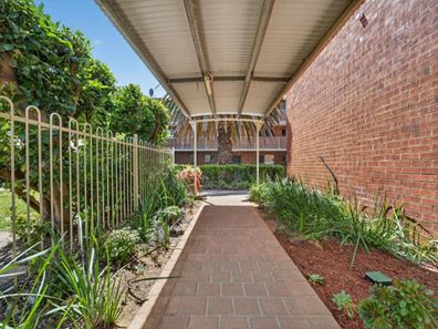 18/14 Canham Way, Orelia WA 6167