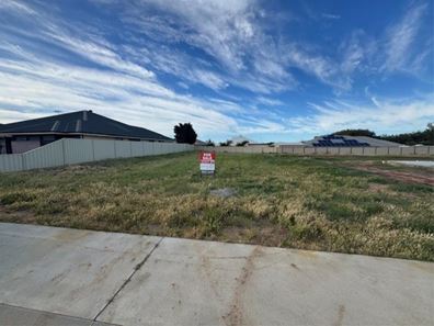 10 Peak Street, Drummond Cove WA 6532