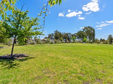8 Lyra Lane, Bennett Springs WA 6063