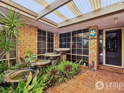 4 Meadow Mews, Parkwood WA 6147