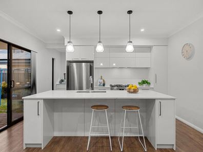 7 Aquamarine Parade, Treeby WA 6164