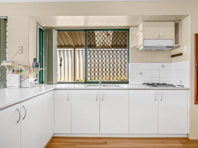 6 Borah Court, Caversham WA 6055