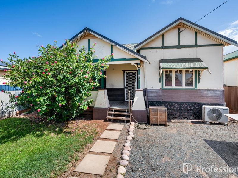 10A Holmes Street, Boulder WA 6432