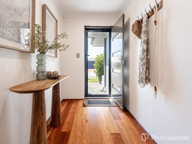 15 Saligna Bend, Wattle Grove WA 6107
