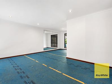 9 Guinivere Way, Camillo WA 6111