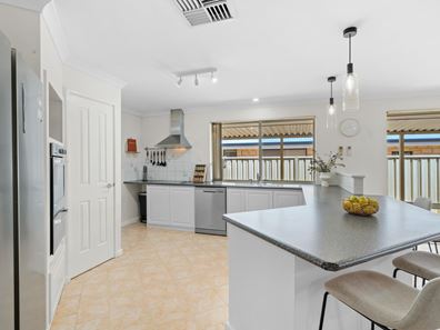 35 Cunderdin Loop, Dawesville WA 6211