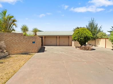 2 Pinnace Court, Halls Head WA 6210