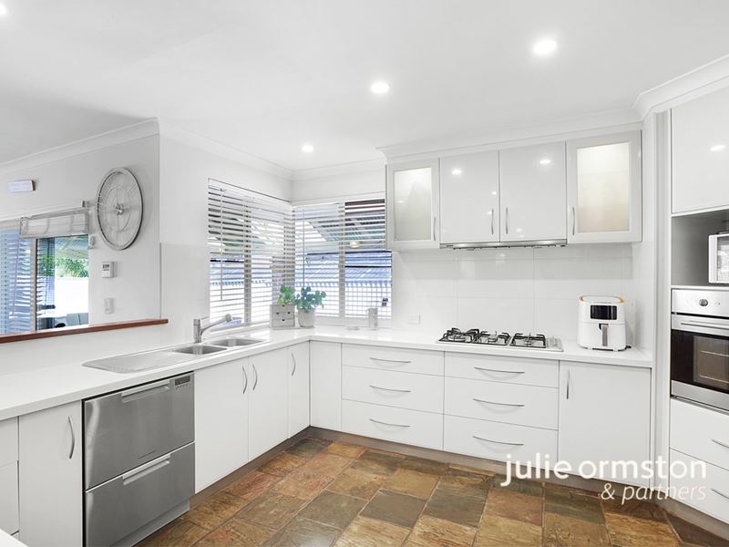 6 Erskine Court, Woodvale WA 6026