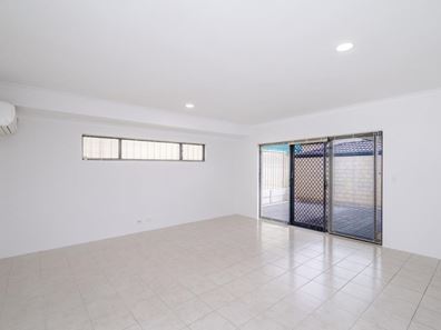 4b Peppering Way, Westminster WA 6061