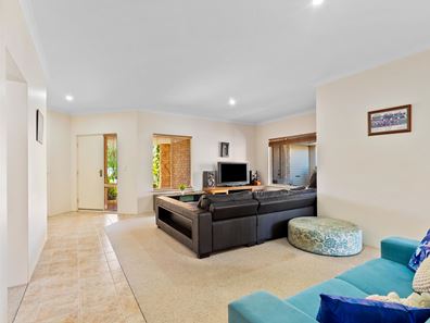 15 Voyager Close, Wannanup WA 6210