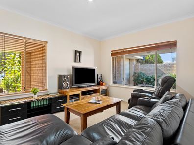15 Voyager Close, Wannanup WA 6210