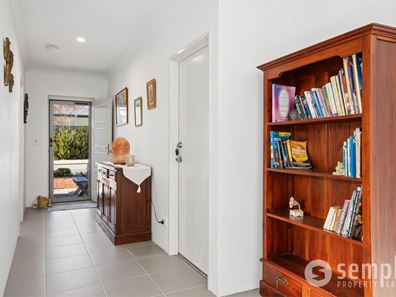 10 Tiliqua Crescent, Wandi WA 6167