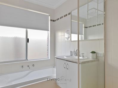 Room/4  4 Suttor Drive, Success WA 6164