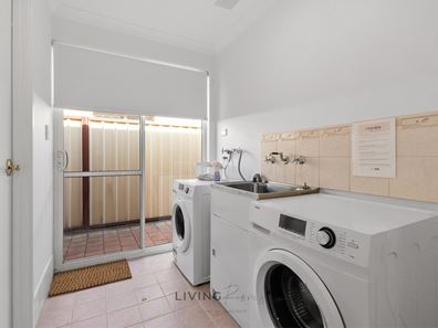 Room/4  4 Suttor Drive, Success WA 6164