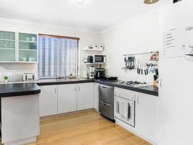 1/8 Ravenswood Drive, Nollamara WA 6061