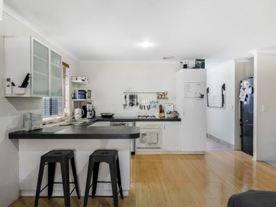 1/8 Ravenswood Drive, Nollamara WA 6061