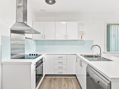 4 King Street, Wonthella WA 6530