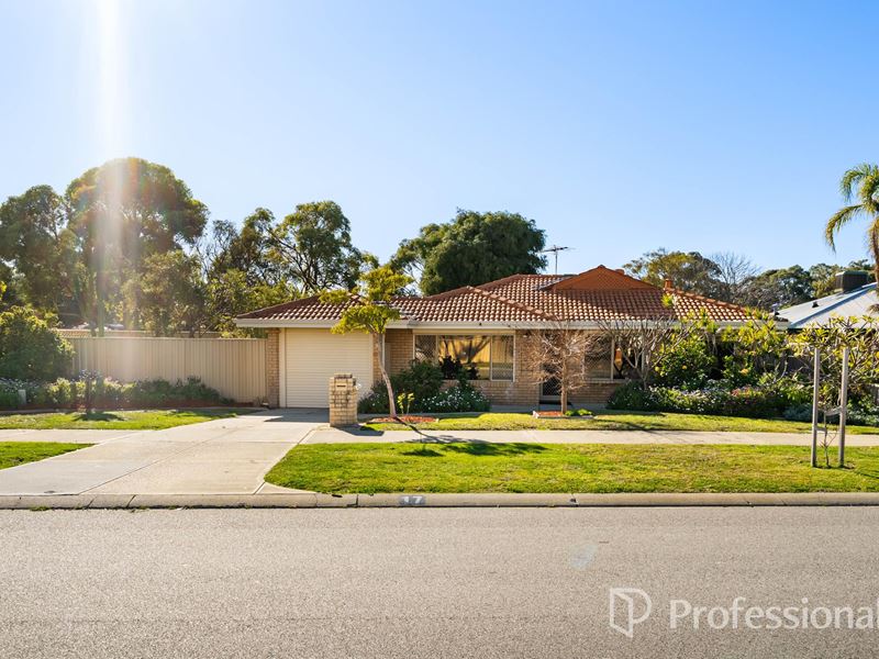 17 Cuthbertson Drive, Cooloongup WA 6168