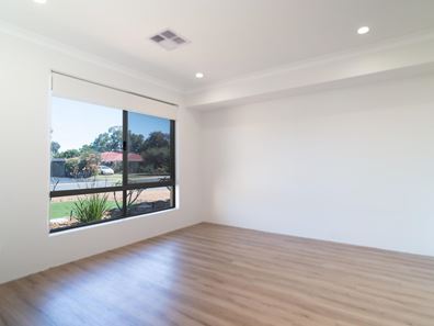 13 Dorchester Road, Forrestfield WA 6058