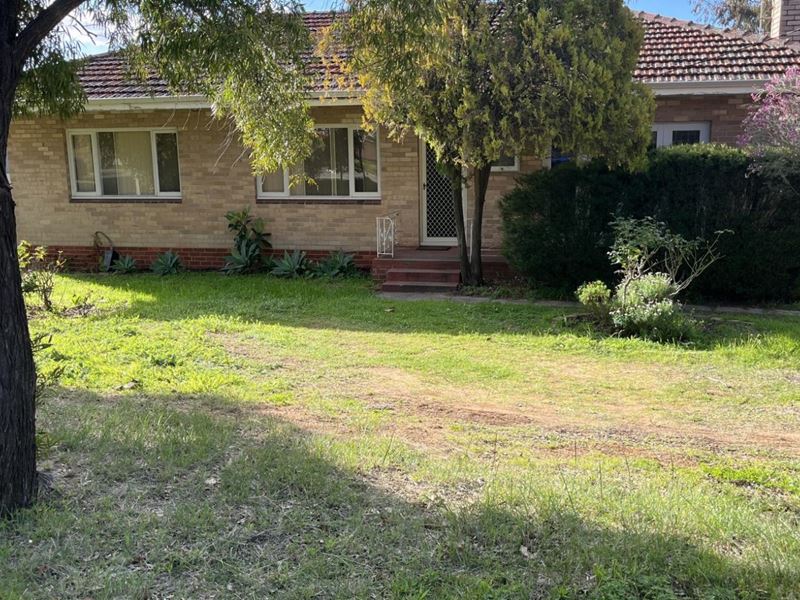 4 Heath Road, Kalamunda WA 6076
