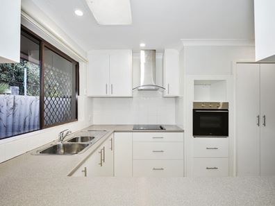 8 Raglan Close, Falcon WA 6210