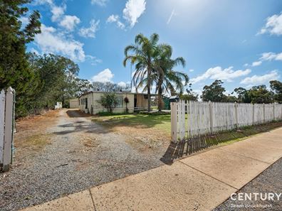 74 Cumming Street, Brookton WA 6306