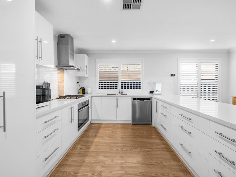 16 Korong Road, Golden Bay WA 6174