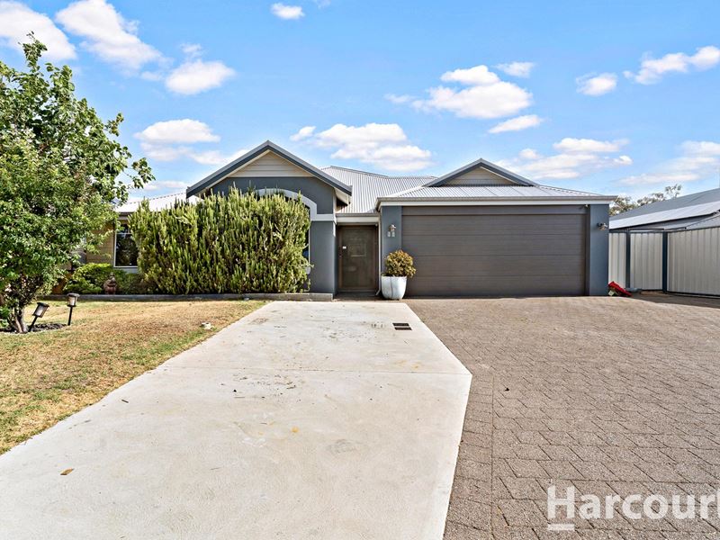 27 St Pierre Loop, Meadow Springs