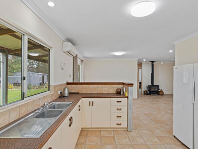 130 Armstrong Hills Drive, Lake Clifton WA 6215