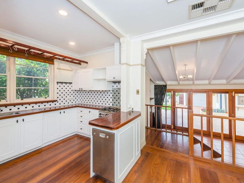 153 London Street, Mount Hawthorn WA 6016