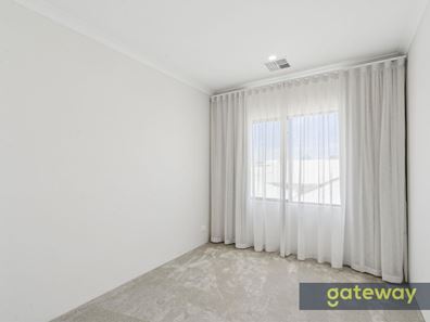 18 Solstice Way, Treeby WA 6164