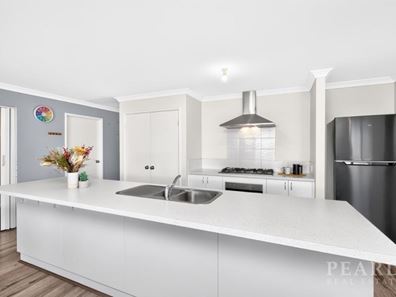 16 Sandridge Street, Banksia Grove WA 6031