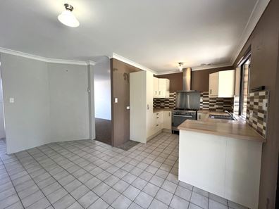 17 Lorikeet Loop, High Wycombe WA 6057
