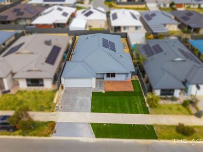 18 Moonee Street, Lakelands WA 6180