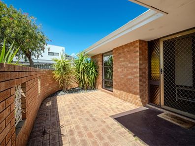 8 Cox Crescent, Quinns Rocks WA 6030