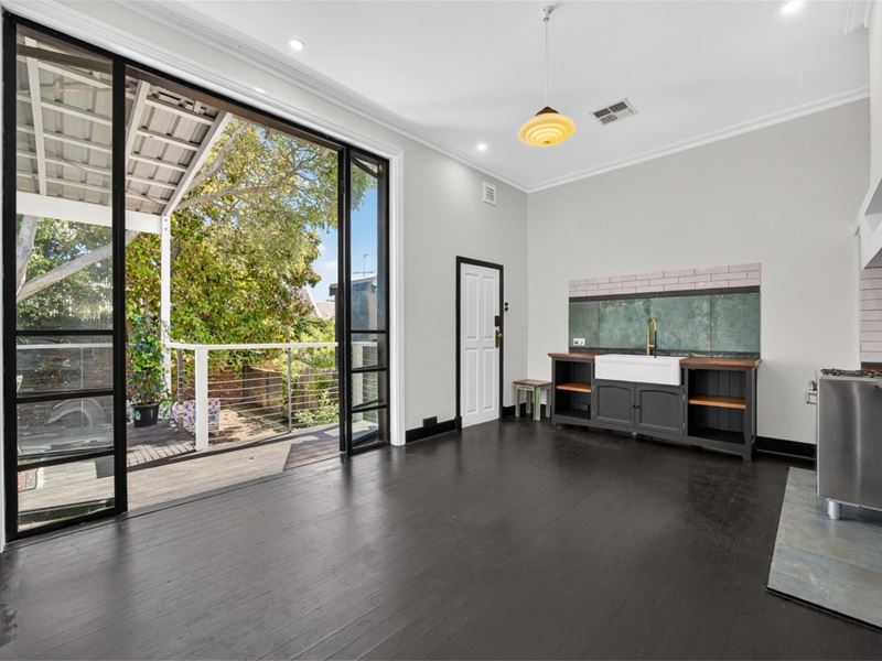 83 Hampton Road, Fremantle WA 6160