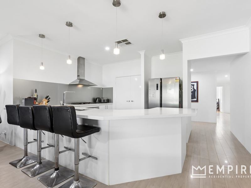 48 West Churchill Avenue, Lake Coogee WA 6166