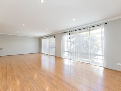 2/7 Lunar Way, Beckenham WA 6107