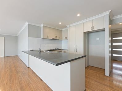 2/7 Lunar Way, Beckenham WA 6107