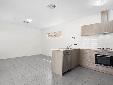8/98 Entrance Road, Spearwood WA 6163